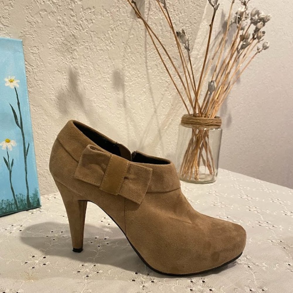 Meto Suede heels